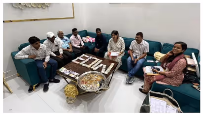 അഞ്ച് വീ‌ടുകൾ, നീന്തൽക്കുളം, മിനി ബാർ, ജക്കൂസി, ഹോം തിയറ്റർ...; ആർടിഒ ഉദ്യോ​ഗസ്ഥന്റെ സ്വത്തിൽ ഞെട്ടി അധികൃതർ 