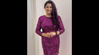 51 வயதிலும் கிளாமர் உடையில் போட்டோஷூட்... இளம் நடிகைகளுக்கு டஃப் கொடுக்கும் குஷ்பு - வைரலாகும் கியூட் கிளிக்ஸ்