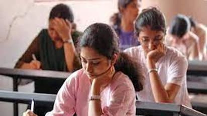 அரசு வங்கியில் எழுத்தர் பணி.. முதல்நிலை தேர்வுக்கான அட்மிட் கார்டு வெளியீடு.. பதவிறக்கம் செய்வது எப்படி..?