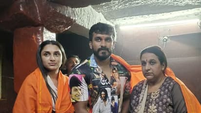  ಅಂಜನಾದ್ರಿ ಬೆಟ್ಟದಲ್ಲಿ ಡಾ.ರಾಜ್ ಮೊಮ್ಮಕ್ಕಳು; ಅಪ್ಪು ಭಾವಚಿತ್ರದ ಶರ್ಟ್ ಧರಿಸಿ ಗಮನಸೆಳೆದ ಧೀರೆನ್