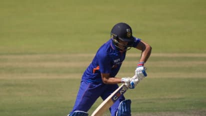 పడుతూ లేస్తూ గెలిచిన టీమిండియా... రెండో వన్డేలో భారత బ్యాటర్లకు చుక్కలు చూపిన జింబాబ్వే...