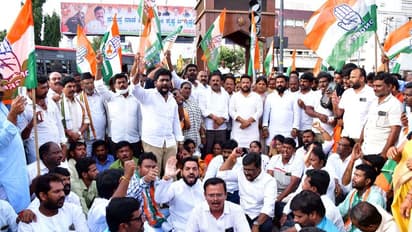 ಸಿದ್ದು ಕಾರಿಗೆ ಮೊಟ್ಟೆ ಎಸೆದಿದ್ದು ಖಂಡಿಸಿ ರಾಜ್ಯಾದ್ಯಂತ ಕಾಂಗ್ರೆಸ್ ಪ್ರತಿಭಟನೆ