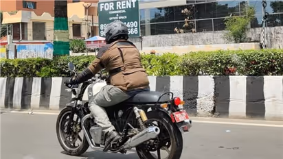 ആരാധകരേ ശാന്തരാകുവിന്, ആ ബുള്ളറ്റ് ഇതാ ക്യാമറയില് കുടുങ്ങിക്കഴിഞ്ഞു!