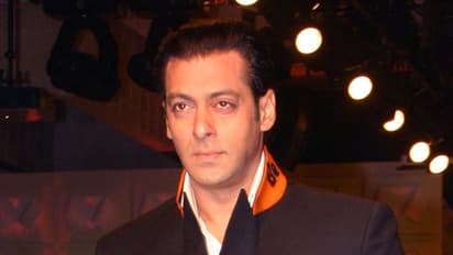 నన్నే కాదు చాలా మంది అమ్మాయిలను కొట్టేవాడు, సల్మాన్ ఖాన్ పై మాజీ ప్రేయసి సంచలన వ్యాఖ్యలు