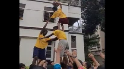 जन्माष्टमी पर दृष्टिबाधित बच्चों ने गजब तरीके से फोड़ी मटकी, दिल छू लेगा ये शानदार वीडियो 