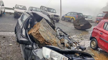  हिमाचल प्रदेश में बाढ़ और लैंडस्लाइड्स से भारी तबाही, वैष्णो देवी यात्रा रोकी गई, देखें चौंकाने वाली तस्वीरें