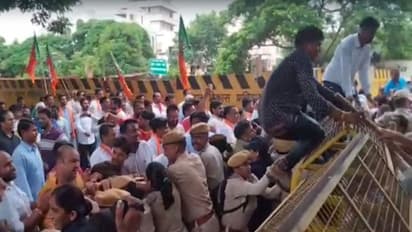 राजस्थान में BJP के दिग्गज नेताओं को उठा ले गई पुलिस, कार्यकर्ताओं ने तोड़ा बैरिकेट, जानें क्या है मामला