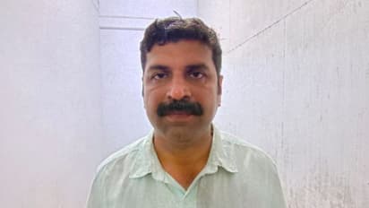 അതിഥി തൊഴിലാളികളെ പിന്തുടർന്ന് എത്തിയത് റഫീഖിന്റെ സിറ്റൌട്ടിൽ, കോഴിക്കോട് രണ്ട് കിലോ കഞ്ചാവ് പിടിച്ചു