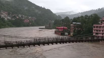 উত্তরাখণ্ডে মেঘভাঙা বৃষ্টিতে বানভাসি শিবমন্দির, হিমাচল বিপর্যস্ত প্রবল বৃষ্টি আর ভূমিধসে