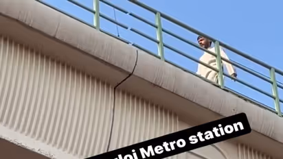 मेट्रो स्टेशन के ट्रैक पर चलता दिखा शख्स.. थोड़ी देर बाद हुआ ओझल, लोगों ने समझा 'भूत'