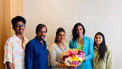 ఎమ్మెల్యే రోజాని కలిసిన పీవీ సింధు... కుటుంబంతో కలిసి లంచ్ చేసి...