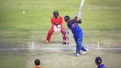 കണ്ടാല് 'തല' കെട്ടിപ്പിടിച്ച് അഭിനന്ദിക്കും; കാണാം ധോണി സ്റ്റൈലില് സഞ്ജുവിന്റെ സിക്സര് ഫിനിഷിംഗ്- വീഡിയോ