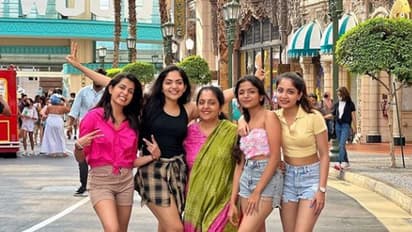 '10 വർഷങ്ങള്‍ക്ക് ശേഷം വീണ്ടും'; സിംഗപ്പൂരില്‍ അവധി ആഘോഷിച്ച് അഹാനയും കുടുംബവും