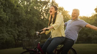 World Senior Citizen Day 2022: योग से लेकर साइकिलिंग-स्वीमिंग तक...सीनियर सिटिजंस इनसे रहेंगे फिट एंड फाइन