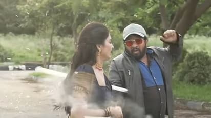 టీకాలు వేయించాల్సిన వయసులో టాటూలు అవసరమా.. ప్రగతిపై హైపర్ ఆది సెటైర్లు 