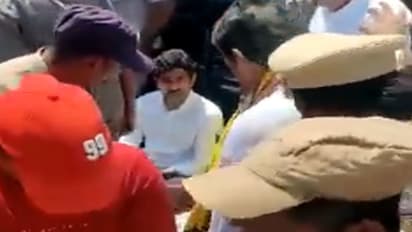 శ్రీకాకుళం జిల్లాలో నారా లోకేష్ను అదుపులోకి తీసుకున్న పోలీసులు.. పలాసలో హైటెన్షన్..