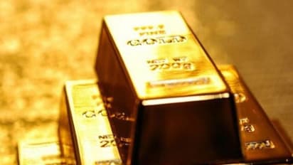 Gold Rate Today: കുതിച്ചുചാട്ടത്തിൽ കാലിടറി താഴേക്ക്; സ്വർണവിലയിൽ ഇടിവ്