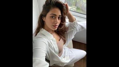 షర్ట్ విప్పేసి పరువాల విందు చేస్తున్న నివేదా పేతురాజ్.. మత్తు పోజులతో కవ్విస్తున్న యంగ్ బ్యూటీ..