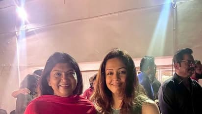 60 ஆவது பிறந்தநாளை... திரையுலக நட்சத்திரங்களுடன் ஆடம்பரமாக கொண்டாடி.. அமர்களப்படுத்திய ராதிகா! போட்டோஸ்..!