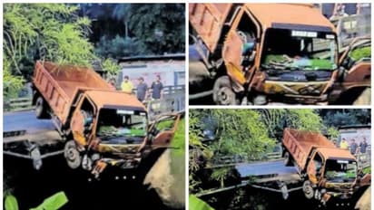 പാലത്തിന്റെ കൈവരി തകർത്ത് ലോറി, രക്ഷകനായി ടെലിഫോണ് കേബിള്!