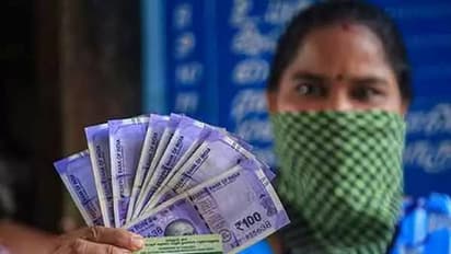 கர்நாடகாவில் புதிதாகக் கிளம்பிய மாமியார் மருமகள் சண்டை! அரசு கொடுக்கும் ரூ.2000 உரிமைத்தொகை யாருக்கு?