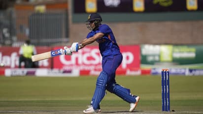 India vs Zimbabwe: शुभमन गिल ने जड़ी 1st सेंचुरी, गदगद फैंस बोले- 'ये तो कोहली की जगह खा जाएगा'