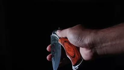 ஆடு வெட்டுவதாக எண்ணி ஆணுறுப்பை அறுத்துக் கொண்ட விவசாயி.. அரை தூக்கத்தில் விபரீதம்.