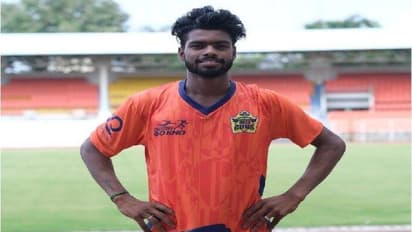 கடன் வாங்கி மகன் கேட்டதை செய்த தாய்… பெருமையை தேடி தந்த விக்னேஷ்... யார் இவர்?