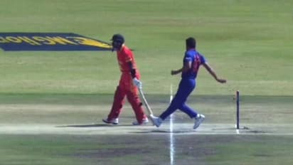 ஜிம்பாப்வே வீரருக்கு மன்கட் எச்சரிக்கை விடுத்த தீபக் சாஹர்..! வைரல் வீடியோ