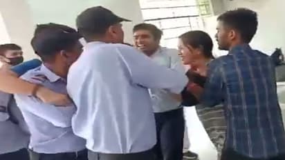 ফের উত্তপ্ত দিল্লির জেএনইউ, ছাত্র বনাম কর্মীদের সংঘর্ষে আহত বেশ কয়েকজন