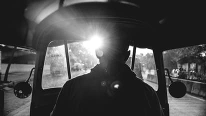 ஓடும் ஆட்டோவில் இளம்பெண்ணுக்கு கண்ட இடத்தில் கை வைத்து பாலியல் தொல்லை! அலறிய பெண்! இறுதியில் நடந்தது என்ன?