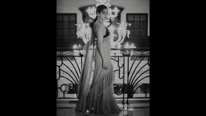 புடவையில் புதுமையை புகுத்திய டாப்ஸி... ஹாட் பச்சை வண்ணக்கிளியாய் கவரும் நாயகி