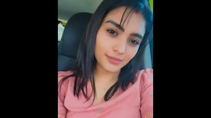 சீரியல் முடிந்த கையேடு... நியூ லுக்கில் ரசிகர்களை கவரும் 'செம்பருத்தி' ஷபானா! மாடர்ன் லுக்கில் மிரட்டுறாங்களே!