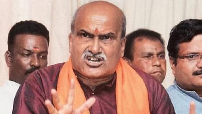 'വാലന്റൈൻ‍സ് ദിനത്തിന്റെ മറവിലുള്ള സെക്സും മയക്കുമരുന്നും അവസാനിപ്പിക്കും'; മുന്നറിയിപ്പുമായി ശ്രീരാമസേന തലവൻ