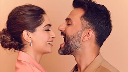 1 ಟ್ರೈಮಿಸ್ಟರ್‌ನಲ್ಲಿ ಕೊರೋನಾ,ಕೇರ್ ಮಾಡದೆ ಚೆನ್ನಾಗಿ ತಿನ್ನಿ: ಬ್ಯಾಗಿನಲ್ಲಿರುವ ಸತ್ಯ ಬಿಚ್ಚಿಟ್ಟ ಸೋನಂ ಕಪೂರ್