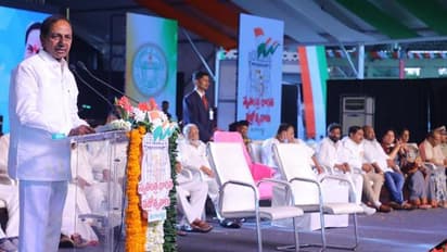 స్వతంత్ర భారత వజ్రోత్సవ ముగింపు వేడుకల్లో పాల్గొన్న కేసీఆర్ (ఫోటోలు)