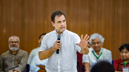 राहुल गांधी का कटाक्ष-राष्ट्र के लिए खादी लेकिन राष्ट्रीय ध्वज के लिए चीनी पॉलिएस्टर, कथनी-करनी अलग-अलग