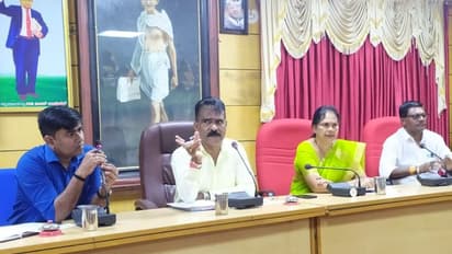 ನಗರಸಭೆ ಅಧ್ಯಕ್ಷರ ಗಮನಕ್ಕೆ ತಾರದೇ ಐಡಿಎಸ್‌ಎಂಟಿ ಮಳಿಗೆ ಕಾಯ್ದಿರಿಸಿದ ಡಿಸಿ: ಆಕ್ರೋಶ