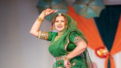 कौन हैं सोनाली फोगाट, सुंदरता में बड़ी-बड़ी एक्ट्रेस रह गईं पीछे, देखें ब्यूटीफुल  तस्वीरें