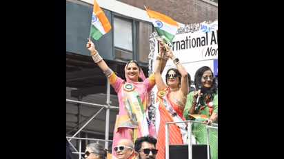 न्यूयॉर्क में 2 लाख लोगों ने फहराए तिरंगे: इस राजस्थानी फैशन डिजाइनर के साथ अल्लू अर्जुन हुए परेड में शामिल