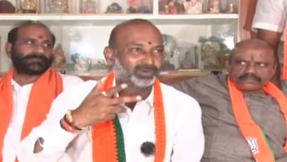 27న షెడ్యూల్ ప్రకారమే యాత్ర ముగింపు సభ: ఇంటి దగ్గరే బండి సంజయ్ నిరసన దీక్ష