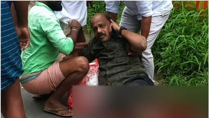 സൈഡ് കൊടുക്കുന്നതിനിടെ വഴിയാത്രക്കാരനെ ഇടിച്ചു; കാലിലൂടെ കയറിയിറങ്ങി സ്വകാര്യ ബസ്