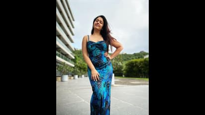 కావలసినన్ని ముద్దులు ఇస్తూ.. టైట్ ఫిట్ గౌనులో పూనమ్ పరువాల మోత, ఈవెనింగ్ ట్రీట్ కేక  