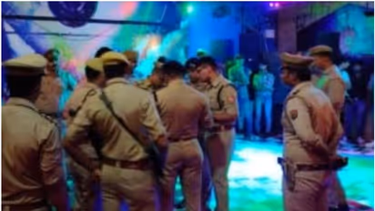 ബാറുകളിൽ പൊലീസ് പരിശോധന, 342 ഇടങ്ങളിലായി കോടികളുടെ മയക്കുമരുന്ന് പിടിച്ചെടുത്തു; 702 കേസ്, 785 പേർ പിടിയിൽ