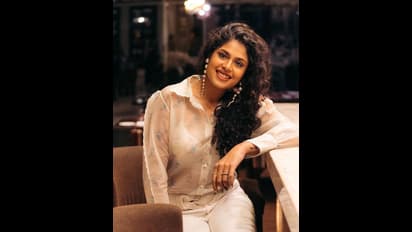 ట్రాన్స్ ఫరెంట్ డ్రెస్ లో ఫరియా అబ్దుల్లా గ్లామర్ విందు.. చిరునవ్వుతో కుర్రాళ్ల మతిపోగొడుతున్న ‘చిట్టి’