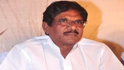 ఎయిర్ పోర్టులో స్పృహ తప్పిన ప్రొడ్యూసర్ భారతి రాజా.. డాక్టర్లు ఏమంటున్నారు?