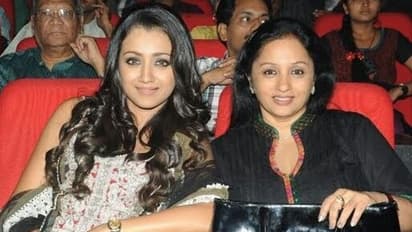 రాజకీయాల్లోకి హీరోయిన్ త్రిష.? క్లారిటీ ఇచ్చిన  ఆమె తల్లి.!