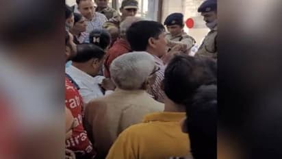 വിമാനം എട്ട് മണിക്കൂർ വൈകി, വിമാനത്താവളത്തിൽ നിയന്ത്രണം വിട്ട് യാത്രക്കാർ, പിന്നീട് സംഭവിച്ചത്