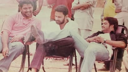 కొడాలి నానిపై కాలేసి కూర్చున్న జూనియ‌ర్ ఎన్టీఆర్‌.. వైరల్ అవుతున్న ఫోటో