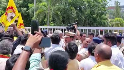  డీజీపీ కార్యాలయం ముట్టడికి యత్నించిన అచ్చెన్నాయుడు, టీడీపీ శ్రేణులు.. తీవ్ర ఉద్రిక్తత.. 